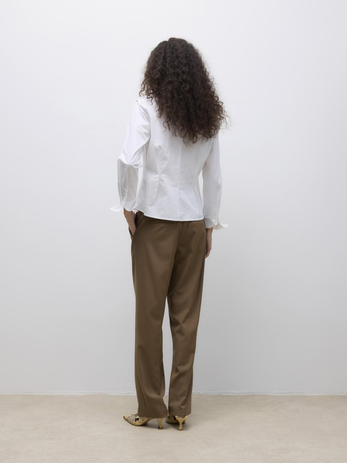 model_shot-back